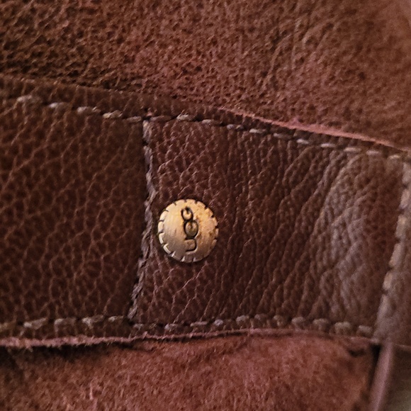 UGGS 100% AUTHENTIC EXCELLENT CONDITION (Like New) - Picture 10 of 16